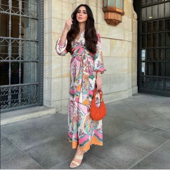 ZARA PRINTED WRAP KIMONO STYLE DRESS WITH POCKETS - Picture 2 of 16